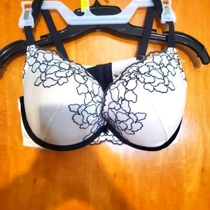 Never Worn Torrid Lace Bra - 40D